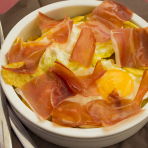 Huevos Rotos con Jamón