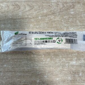 Set de cuchillo, tenedor, cuchara y servilleta